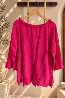 Remerón rosa de mujer, amplio y de mangas 3/4, colgado en percha